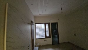Room in 3 BHK Apartment at Preet Colony – for Rent