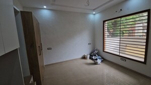 Room in 3 BHK Apartment at Preet Colony – for Rent