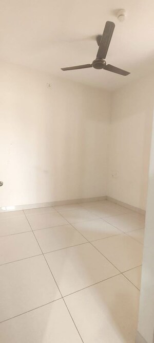Room in 2.5 BHK Apartment at Nanded Kalashree, State Bank Nagar – for Rent