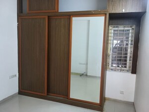 Room in 2 BHK Apartment at Endeco Lakeview Apartments, Hafeezpet – for Rent