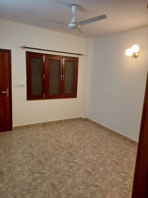 Room in 3 BHK Builder Floor at Panchsheel Vihar – for Sale