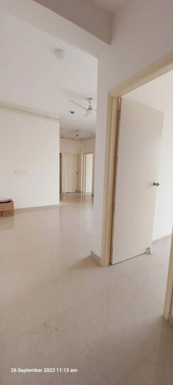 2 BHK Apartment For Rent in Mahagun Mantra II