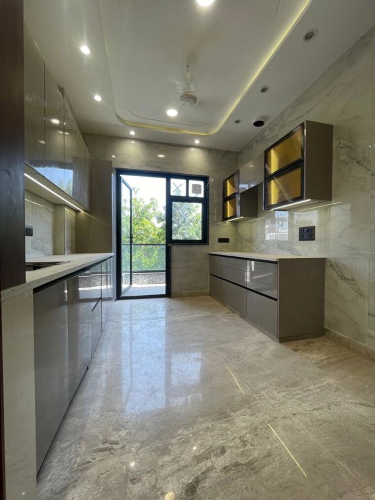 Kitchen, ashok vihar 3 Bedroom 150 Sq.Yd. Builder Floor In Ashok Vihar Delhi 10361612