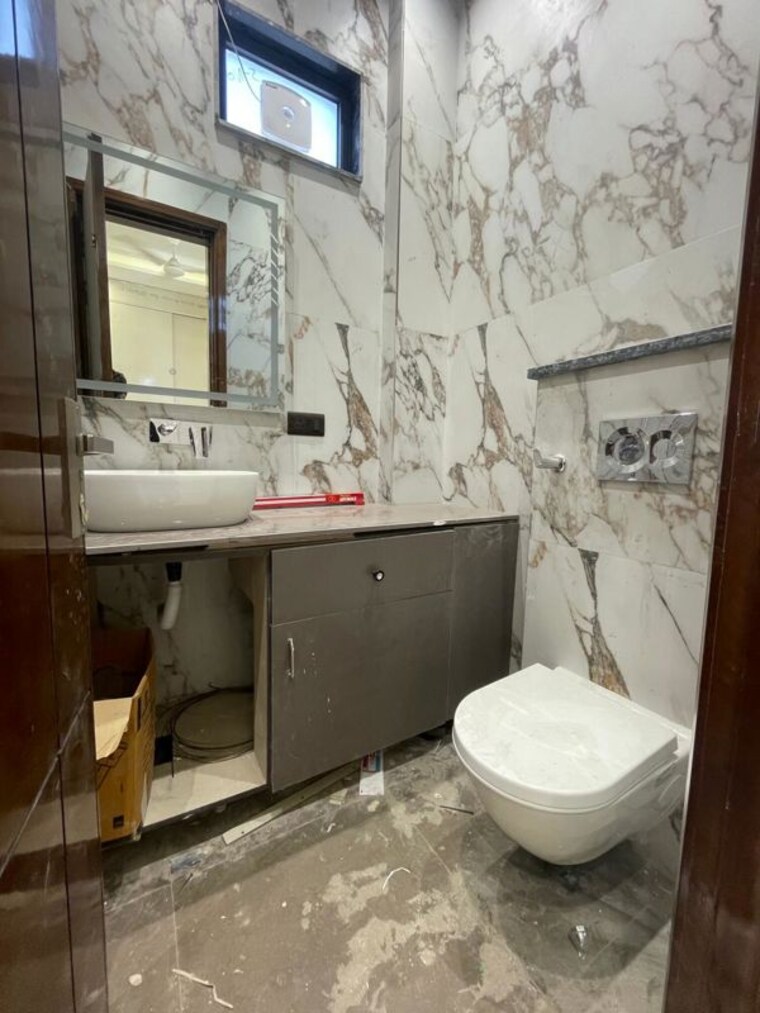 Kitchen, ashok vihar 3 Bedroom 150 Sq.Yd. Builder Floor In Ashok Vihar Delhi 10361612