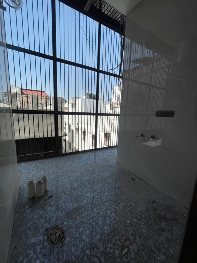 Balcony, ashok vihar 3 Bedroom 150 Sq.Yd. Builder Floor In Ashok Vihar Delhi 10361612