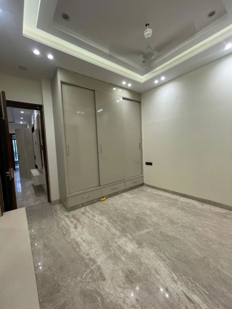 Room, ashok vihar 3 Bedroom 150 Sq.Yd. Builder Floor In Ashok Vihar Delhi 10361612