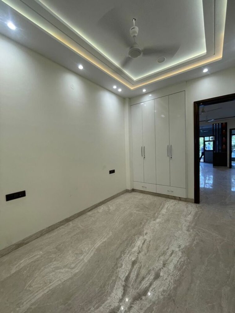 Room, ashok vihar 3 Bedroom 150 Sq.Yd. Builder Floor In Ashok Vihar Delhi 10361612