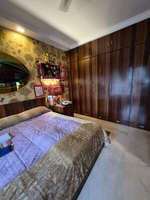 Bedroom in 4 BHK Apartment at Bandra West – for Rent