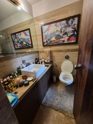 Furnished Amenities in 4 BHK Apartment at Bandra West – for Rent
