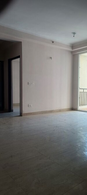 Room in 3 BHK Apartment at Amrapali Kingswood, Sector 4 Greater Noida – for Sale