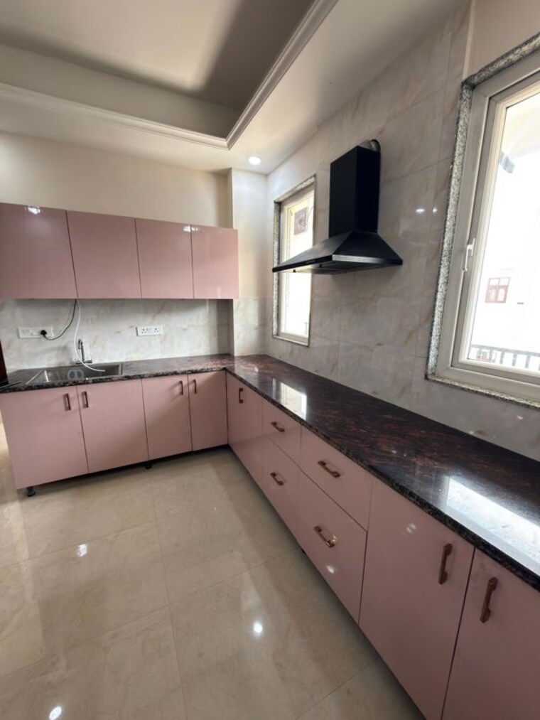 Kitchen, emaar-emerald-floors 3 Bedroom 263 Sq.Yd. Builder Floor In Sector 65 Gurgaon 10361663