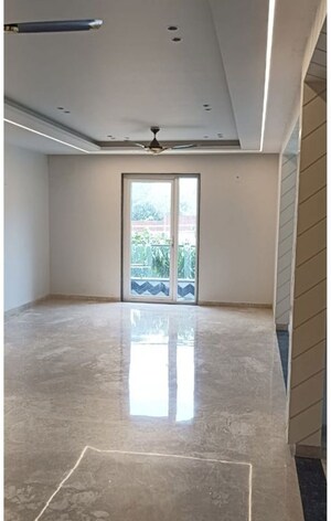 Room in 3 BHK Builder Floor at Parklands, Sector 85 – for Sale