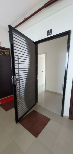2 BHK + Study Room 1200 Sq.Ft. Apartment in Mahagun Mantra I