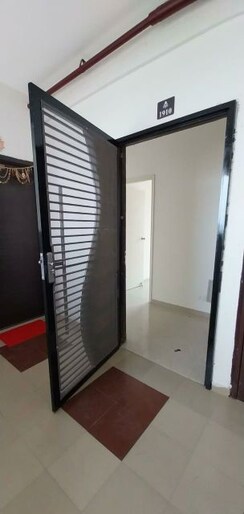 2 BHK + Study Room Apartment For Rent in Mahagun Mantra I