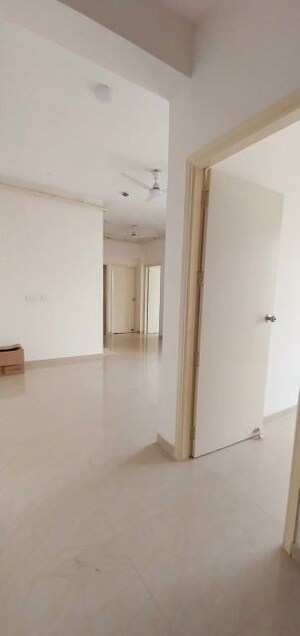 Room in 2 BHK Apartment at Mahagun Mantra I, Sector 10 Greater Noida – for Rent