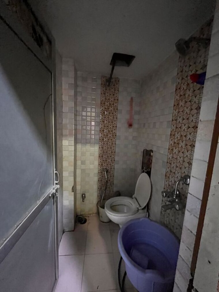 Bathroom, kabir chaura 2 Bedroom 810 Sq.Ft. Builder Floor In Kabir Chaura Varanasi 10361681