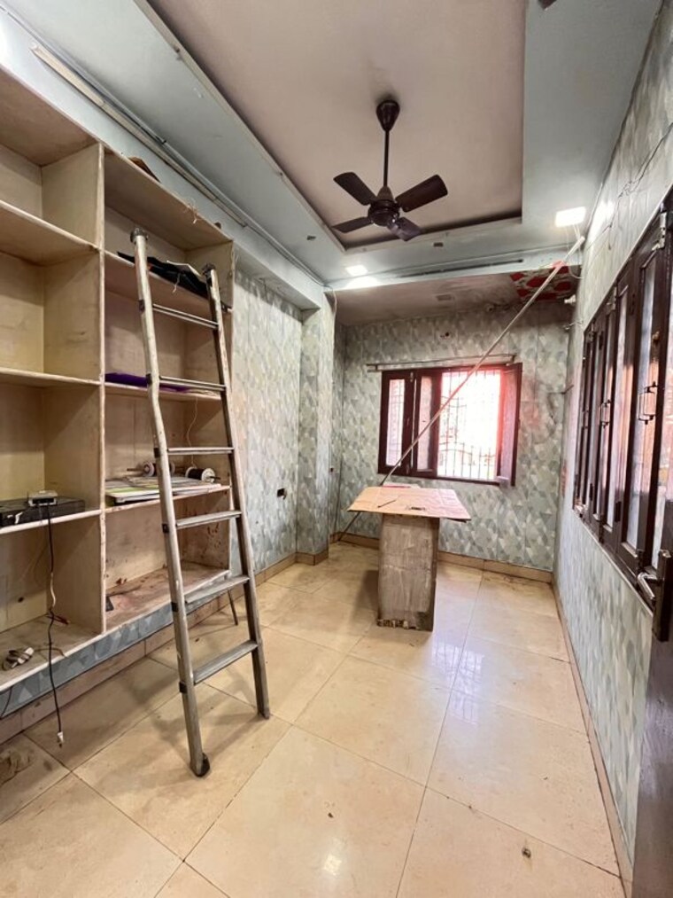 Gym, kabir chaura 2 Bedroom 810 Sq.Ft. Builder Floor In Kabir Chaura Varanasi 10361681