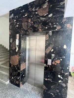 Lift in  Showroom at Sector 82 – for Rent