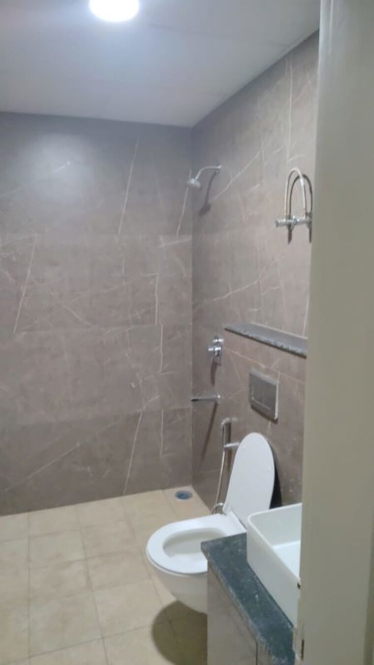 Bathroom, sav-gulnaar-meadows 3 Bedroom 1800 Sq.Ft. Apartment In Ambala Highway Zirakpur 10361700