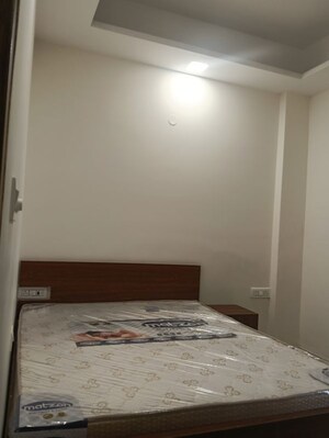 Room in 3 BHK Builder Floor at Jalvayu Vihar – for Rent