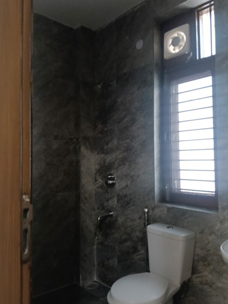 Bathroom, jalvayu vihar 3 Bedroom 1800 Sq.Ft. Builder Floor In Jalvayu Vihar Gurgaon 10361743