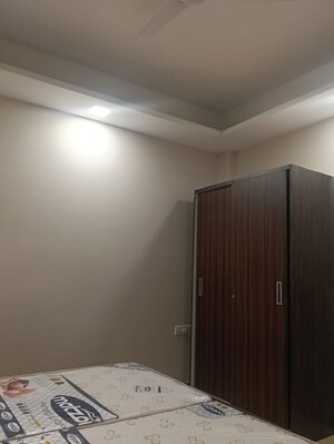 Room in 3 BHK Builder Floor at Jalvayu Vihar – for Rent