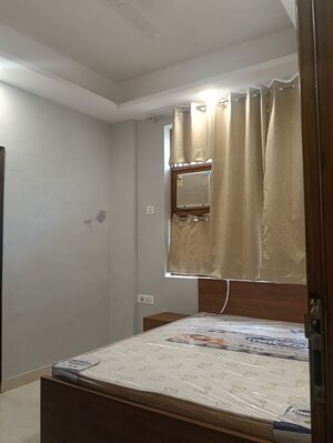 Room in 3 BHK Builder Floor at Jalvayu Vihar – for Rent