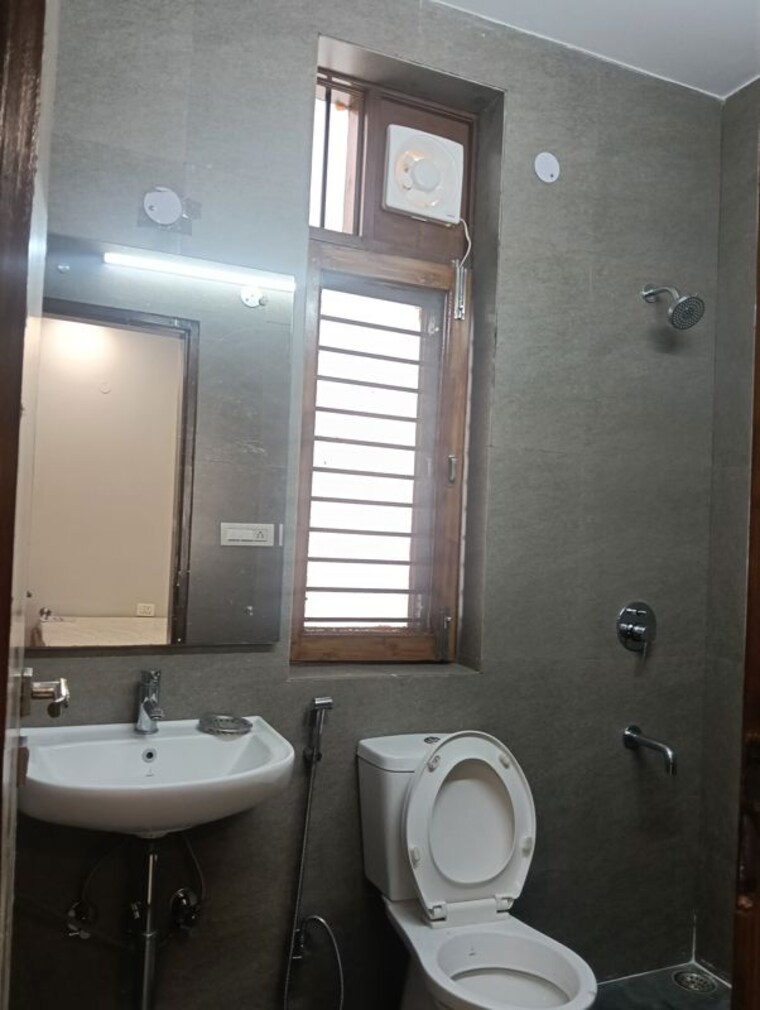 Bathroom, jalvayu vihar 3 Bedroom 1800 Sq.Ft. Builder Floor In Jalvayu Vihar Gurgaon 10361743