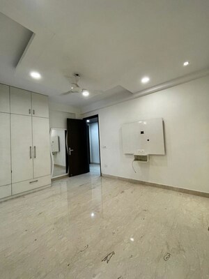 Room in 4 BHK Builder Floor at Malka Ganj – for Sale