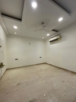 Room in 4 BHK Builder Floor at Malka Ganj – for Sale