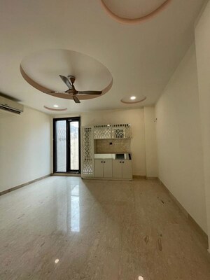 Room in 4 BHK Builder Floor at Malka Ganj – for Sale