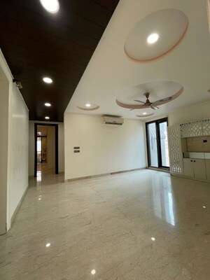 Room in 4 BHK Builder Floor at Malka Ganj – for Sale