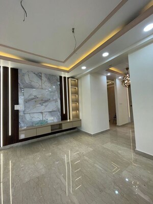 Room in 4 BHK Builder Floor at Malka Ganj – for Sale