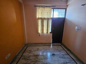 Room in 2 BHK Builder Floor at Phi Iii Greater Noida – for Rent