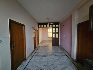 Room in 2 BHK Builder Floor at Phi Iii Greater Noida – for Rent