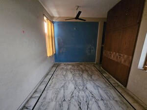 Room in 2 BHK Builder Floor at Phi Iii Greater Noida – for Rent