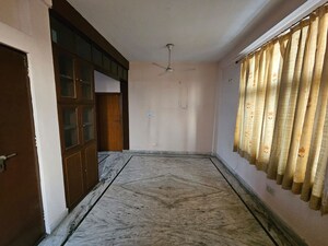 Room in 2 BHK Builder Floor at Phi Iii Greater Noida – for Rent