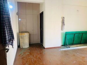 Room in 3.5 BHK Apartment at Amrapali Centurian Park Phase II, Tech Zone 4 Greater Noida – for Rent