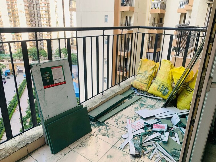 Balcony, amrapali-centurian-park-phase-ii 3.5 Bedroom 1700 Sq.Ft. Apartment In Tech Zone 4 Greater Noida Greater Noida 10361829