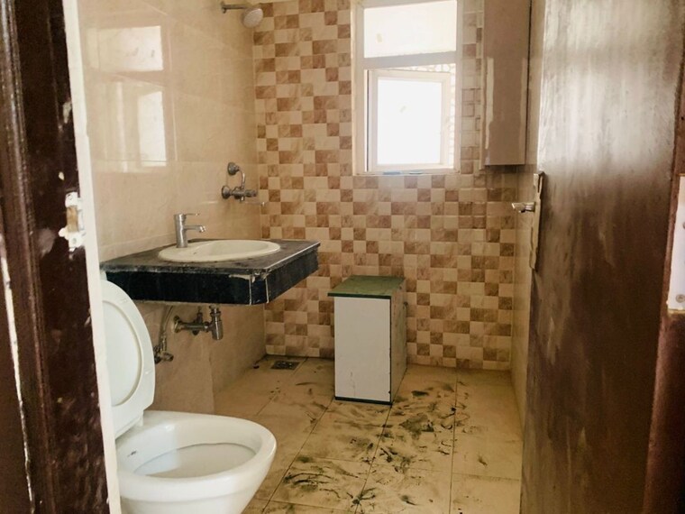 Bathroom, amrapali-centurian-park-phase-ii 3.5 Bedroom 1700 Sq.Ft. Apartment In Tech Zone 4 Greater Noida Greater Noida 10361829
