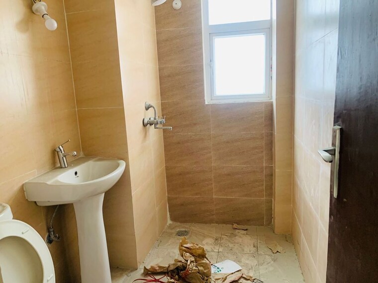Bathroom, amrapali-centurian-park-phase-ii 3.5 Bedroom 1700 Sq.Ft. Apartment In Tech Zone 4 Greater Noida Greater Noida 10361829