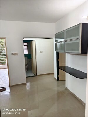 Room in 2 BHK Apartment at Anand Green Crest, Hadapsar – for Rent