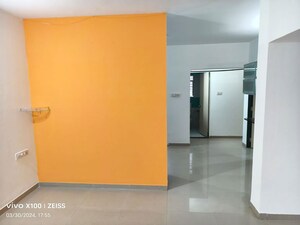 Room in 2 BHK Apartment at Anand Green Crest, Hadapsar – for Rent