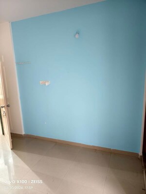 Room in 2 BHK Apartment at Anand Green Crest, Hadapsar – for Rent