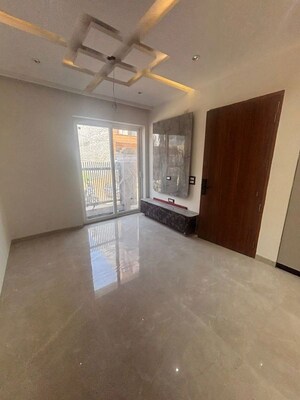 Room in 3 BHK Builder Floor at Panchkula Urban Estate – for Rent