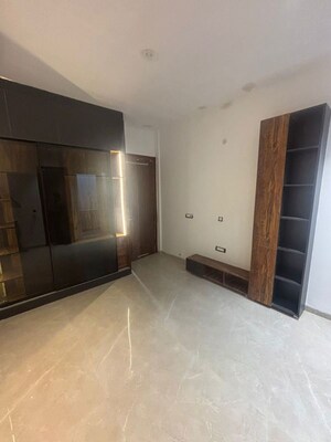 Room in 3 BHK Builder Floor at Panchkula Urban Estate – for Rent