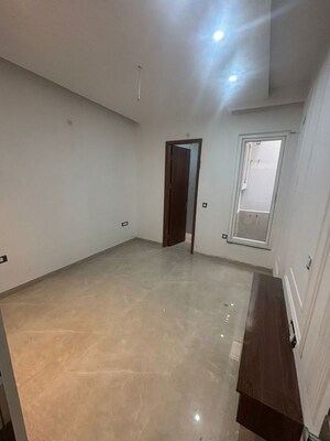 Room in 3 BHK Builder Floor at Panchkula Urban Estate – for Rent