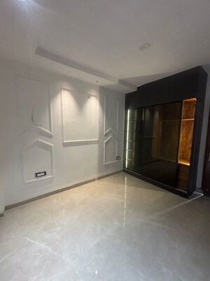 Room in 3 BHK Builder Floor at Panchkula Urban Estate – for Rent