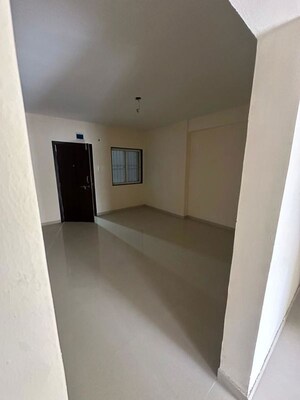 Room in 2 BHK Apartment at Kamgar Putala Vasahat – for Rent