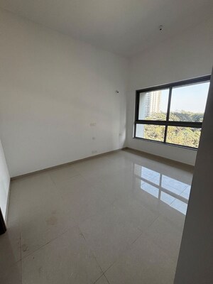 Room in 1 BHK Apartment at Kalpataru Parkcity, Kolshet Road – for Sale